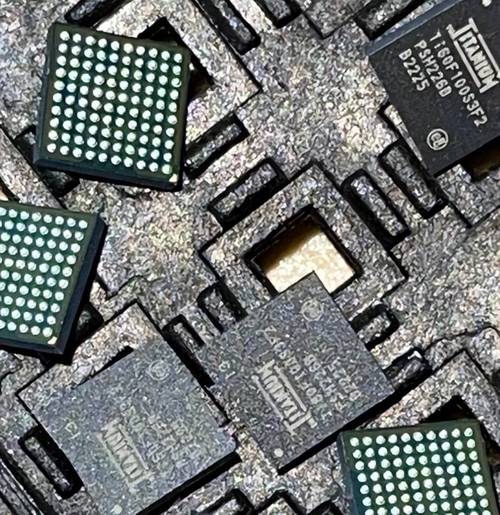 绝境中的跳跃 中国芯片如何在制裁下走出一条逆袭之路？